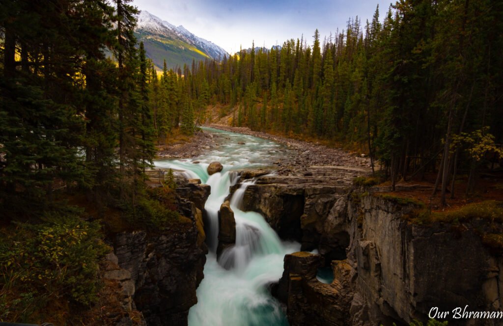 Sunwapta Falls Sunwapta Falls, which is located in Jasper National Park in Alberta, Canada