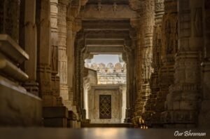 Welcome to Rajasthan The Ranakpur Jain Temple is a stunning 15th-century architectural marvel located in the Aravalli hills of Rajasthan. Dedicated to Lord Rishabhanatha (Adinath), it is famous for its intricate marble carvings and 1,444 uniquely designed pillars, where no two pillars are alike.