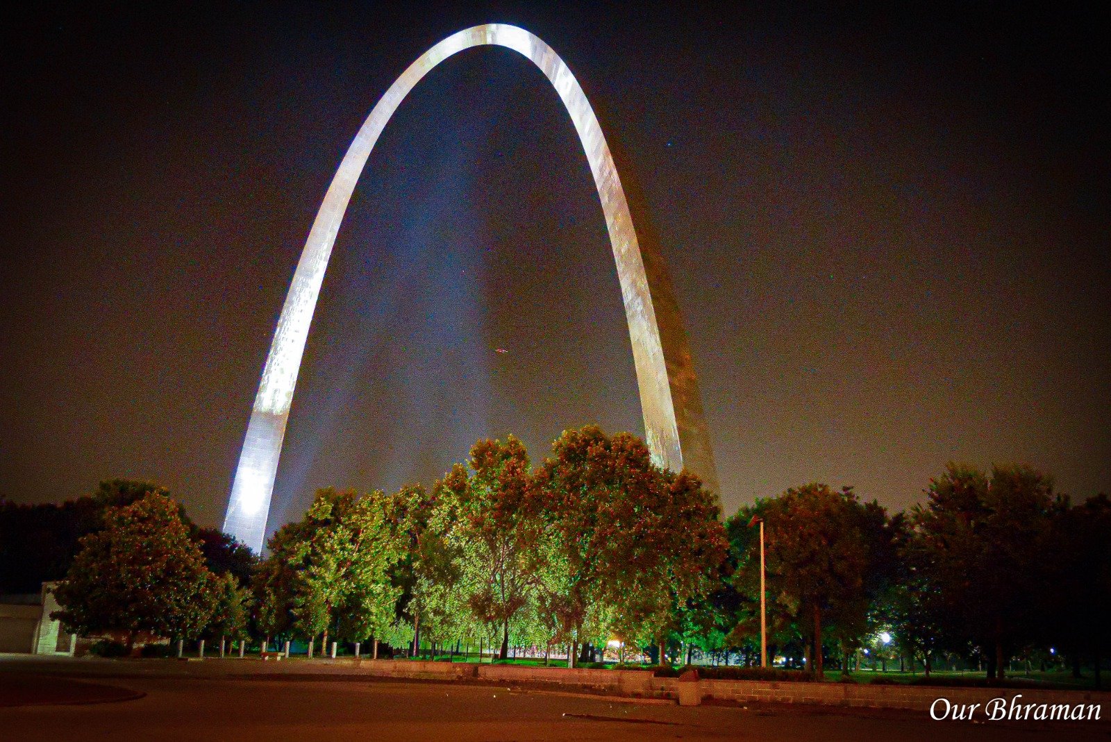 Night view of Gateway Arch