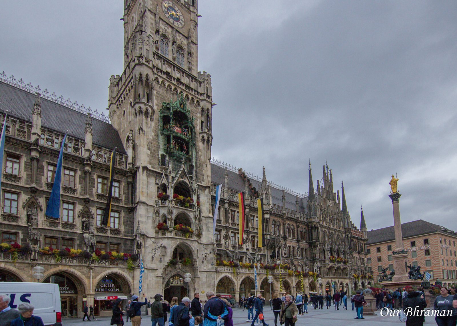 munich day tour New Town Hall in Munich